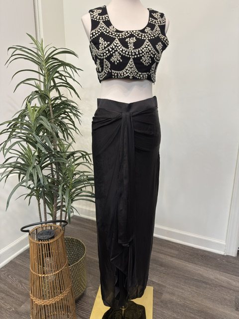 Black mirror work cape set, full view without cape