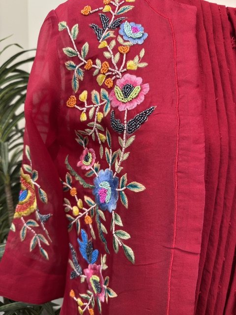 Red floral organza kurta set, embroidery detail